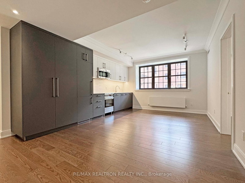 108 - 2 Clarendon Avenue