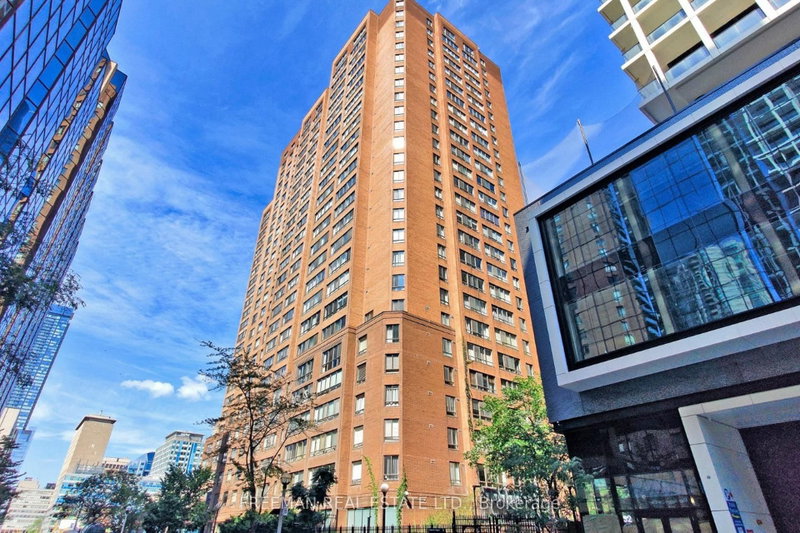 2405 - 633 Bay Street