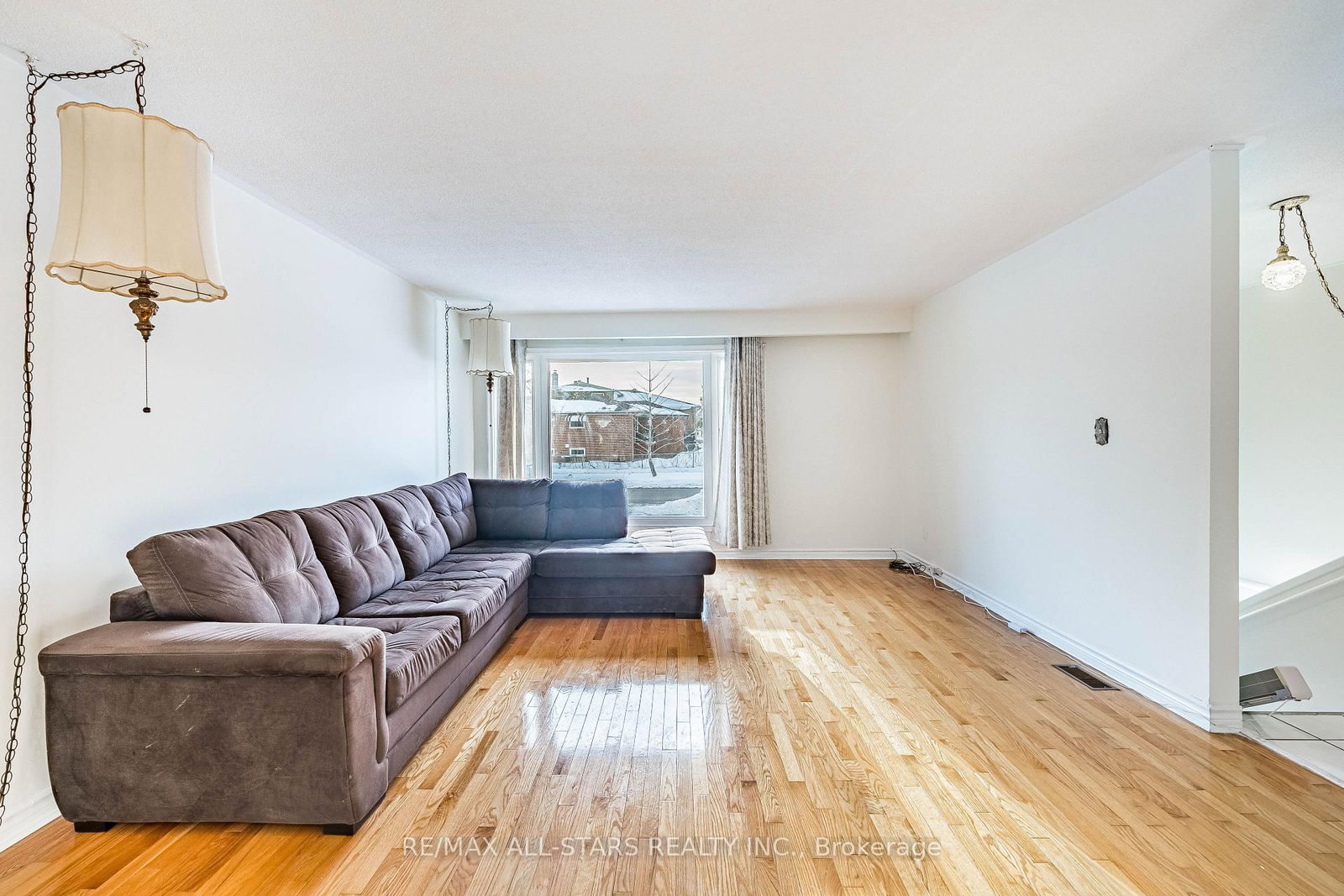 Semi-Detached House sold at 209 Apache Trail, Toronto, Ontario, M2H 2J3 - Pleasant View - MLS: C13613680