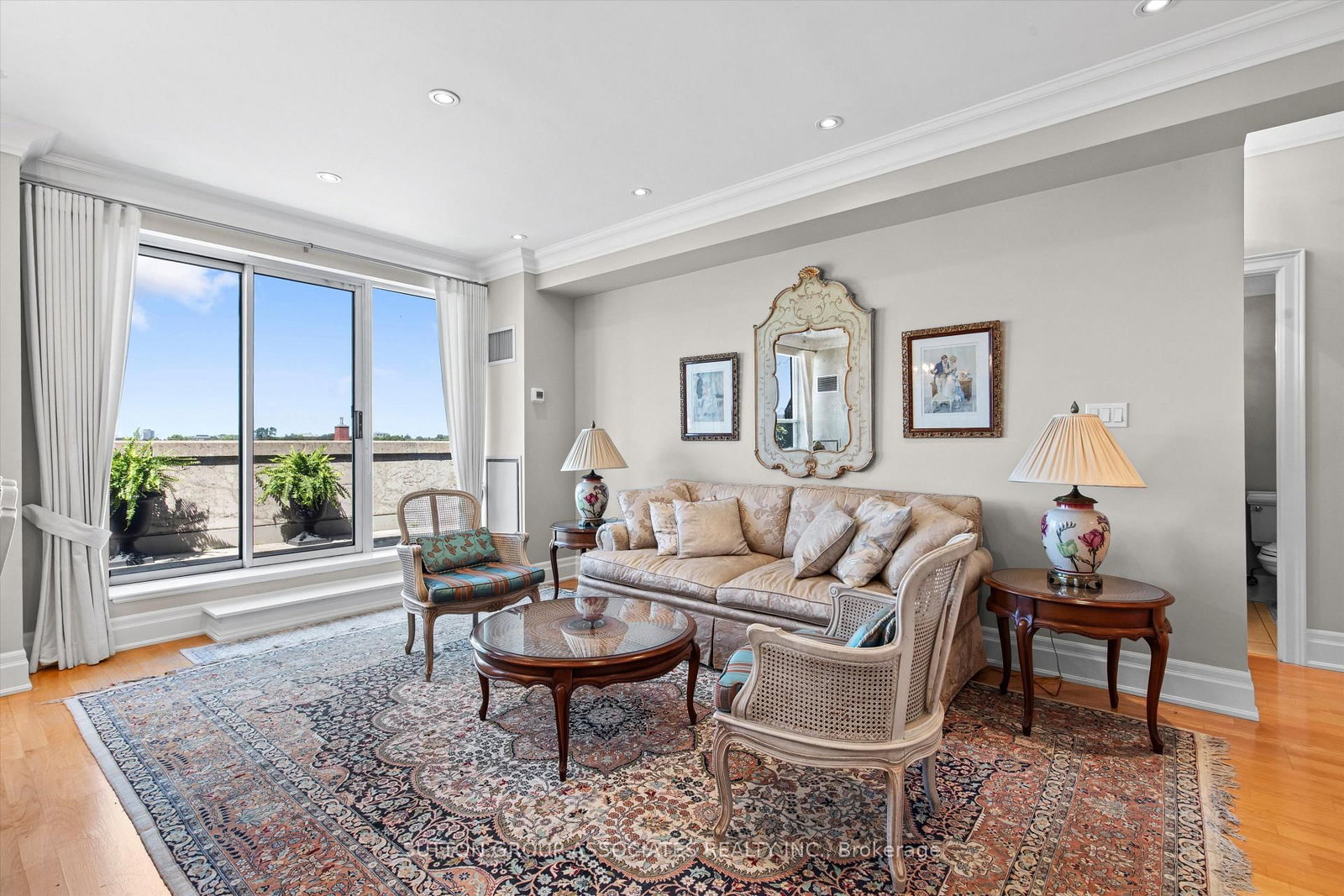 Listing Image 12