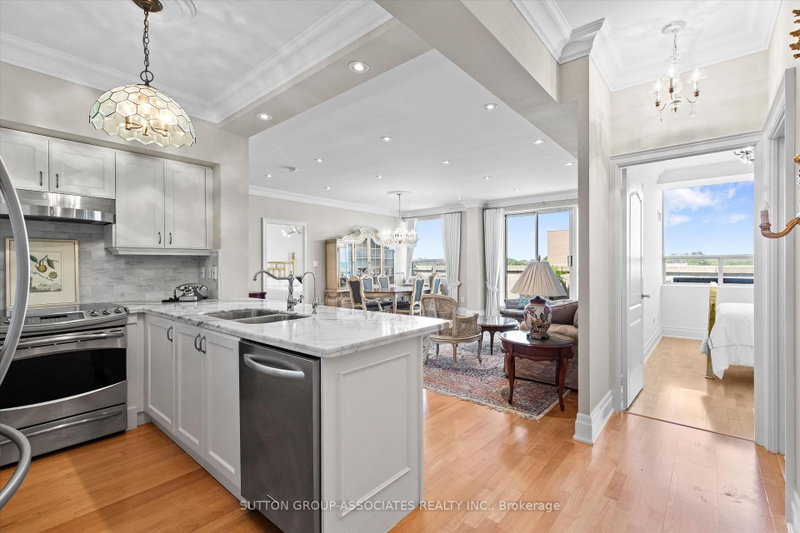 18 Wanless Ave photo 4