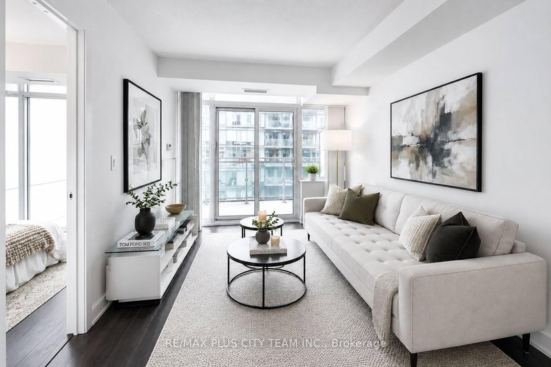 1631 - 525 Adelaide Street W