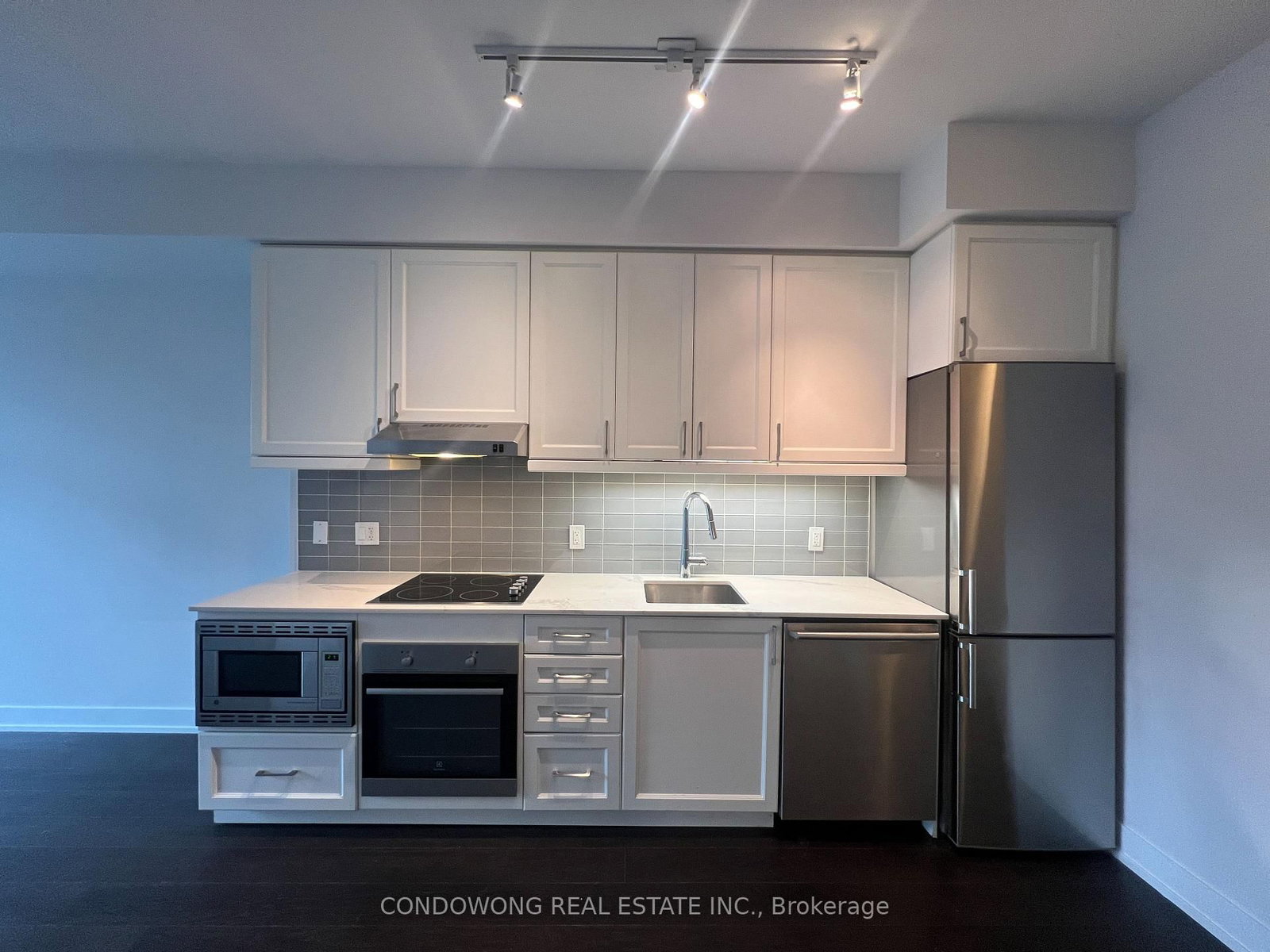 325 - 7 Kenaston Gardens, Toronto 2