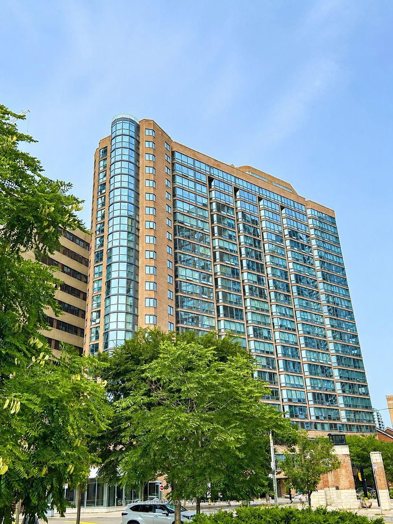 1611 - 1055 Bay Street