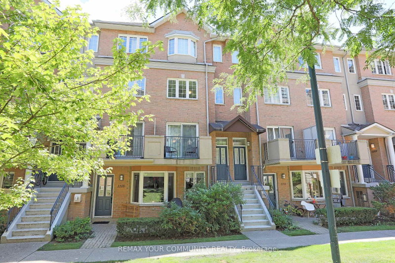 1213 - 28 Sommerset Way