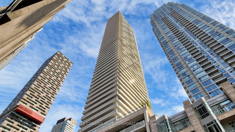 506 - 2221 Yonge Street