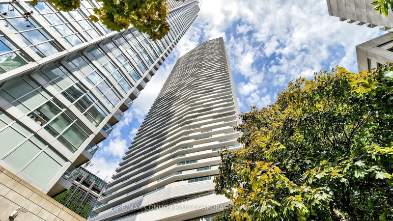 506 - 2221 Yonge Street