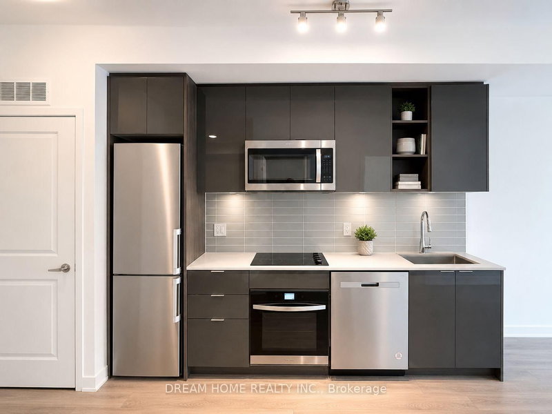 1424 - 543 Richmond Street W