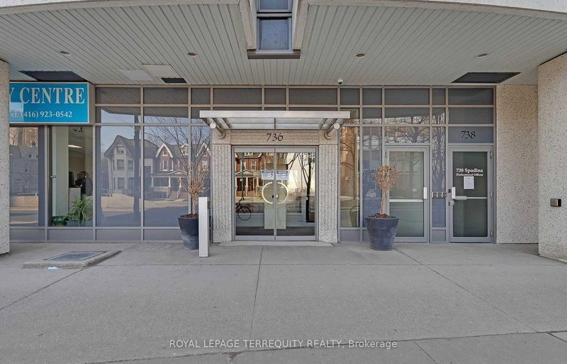 1011 - 736 Spadina Avenue