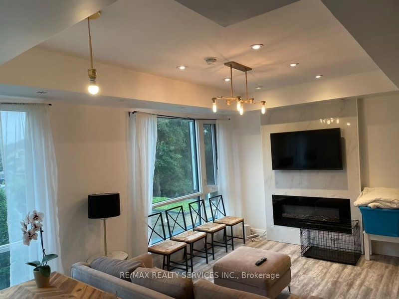 321 - 639 Lawrence Avenue W