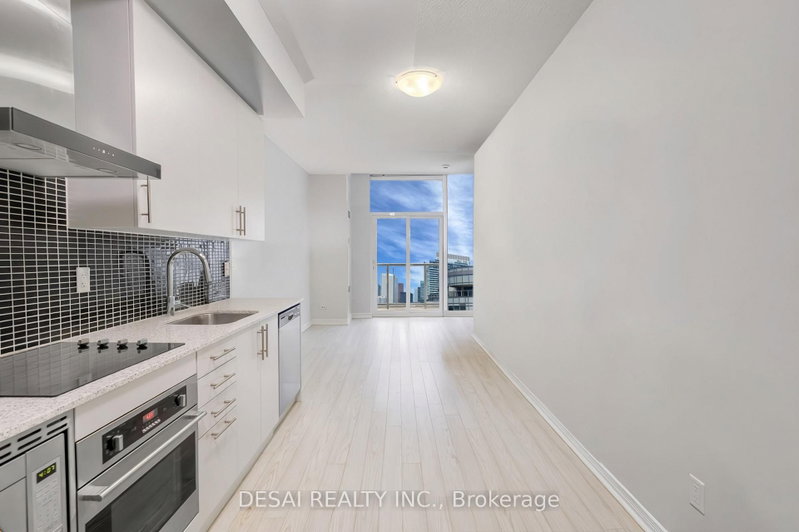 2321 - 352 Front Street W