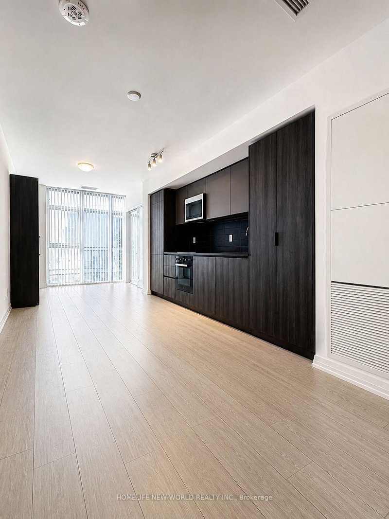 1110 - 400 King Street W