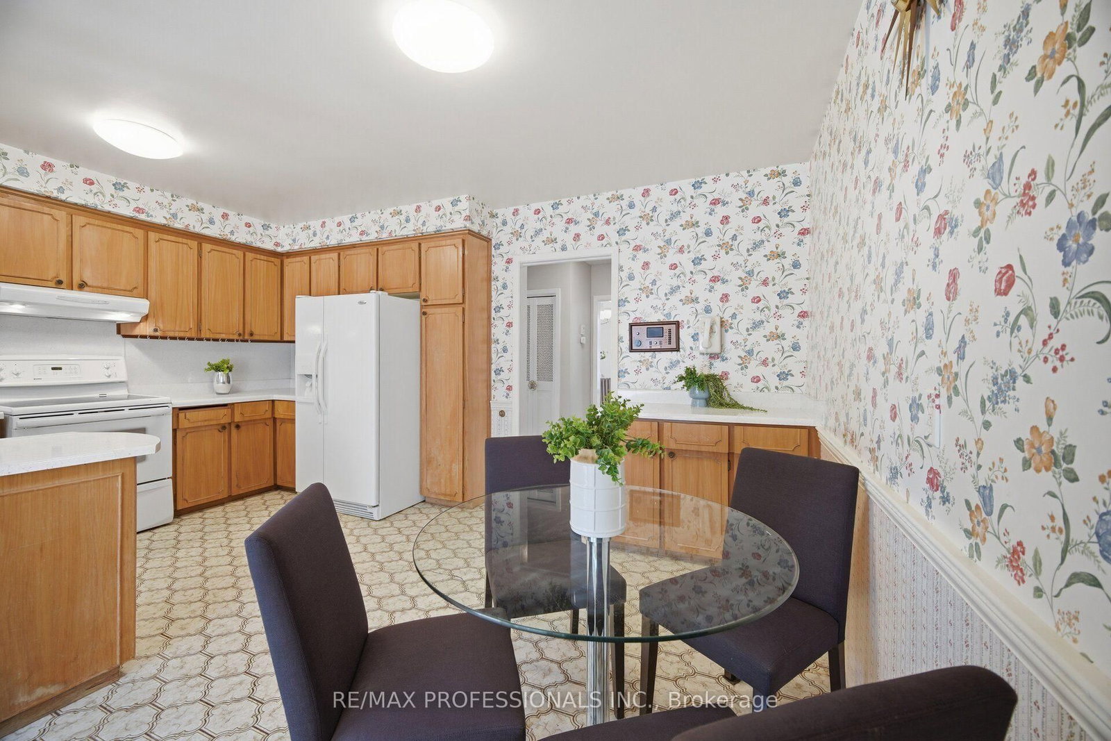 90 Peckham Avenue • Toronto, ON photo 13