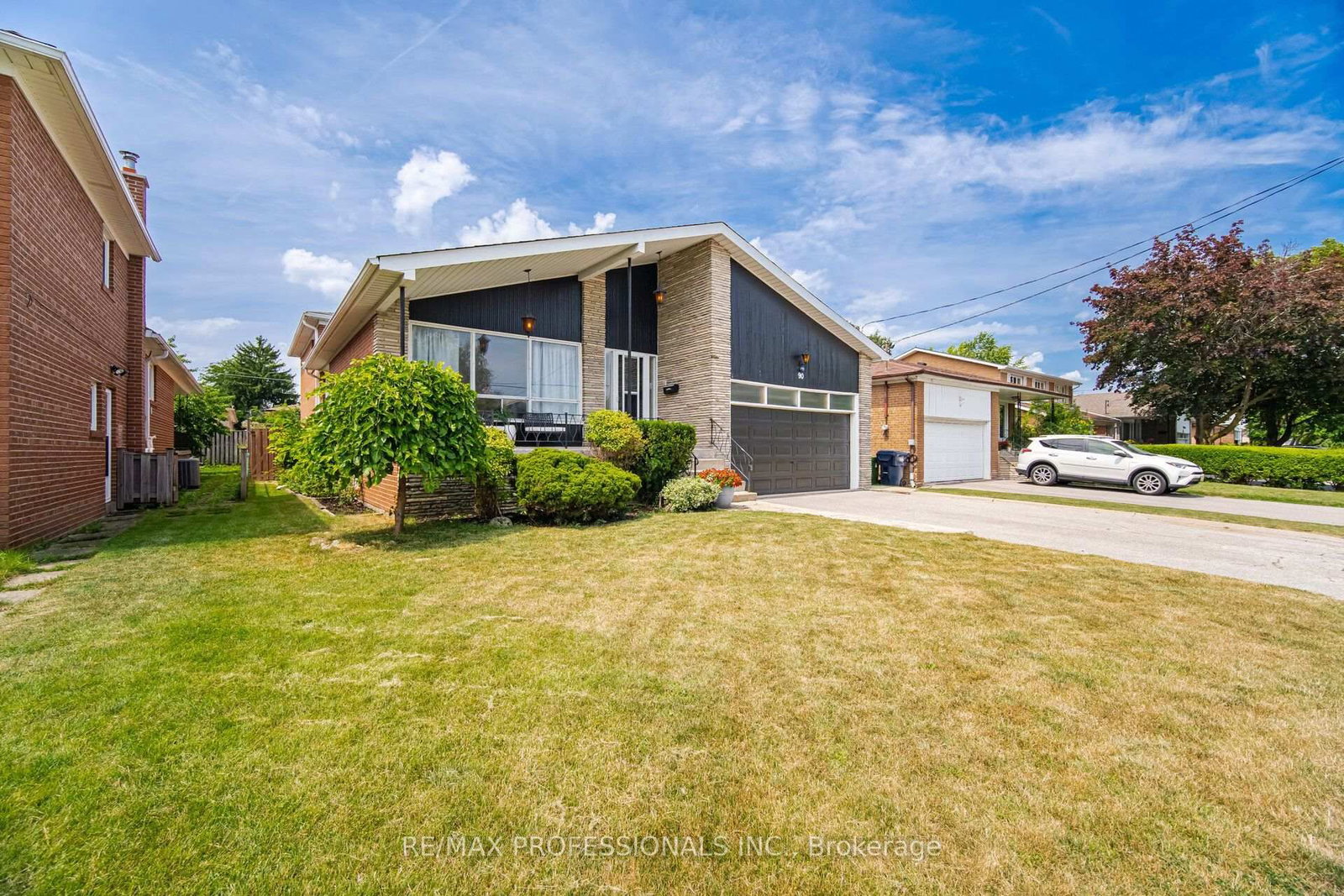 90 Peckham Avenue • Toronto, ON photo 2