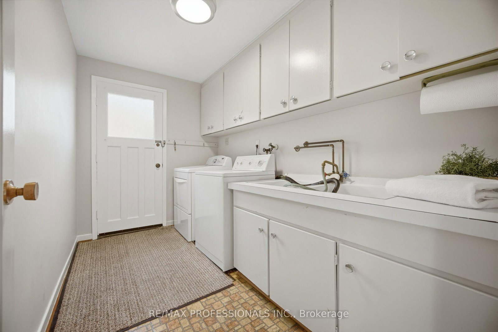 90 Peckham Avenue • Toronto, ON photo 39