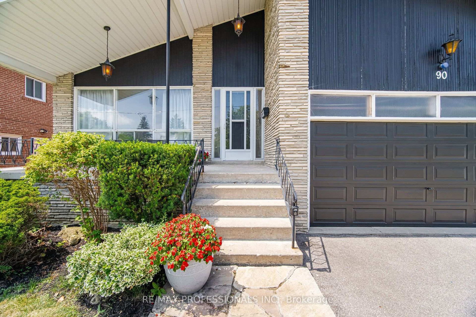 90 Peckham Avenue • Toronto, ON photo 4