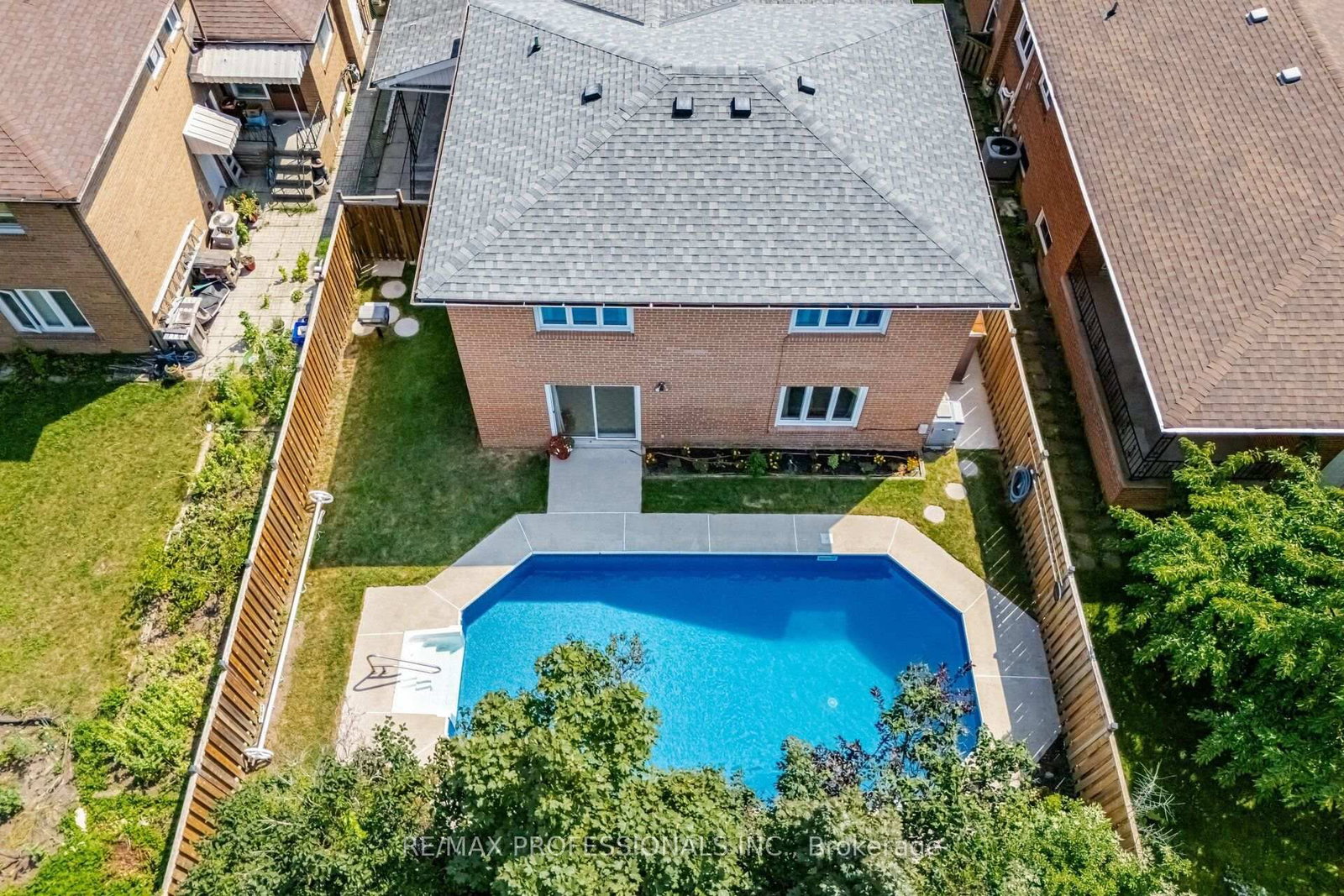 90 Peckham Avenue • Toronto, ON photo 49
