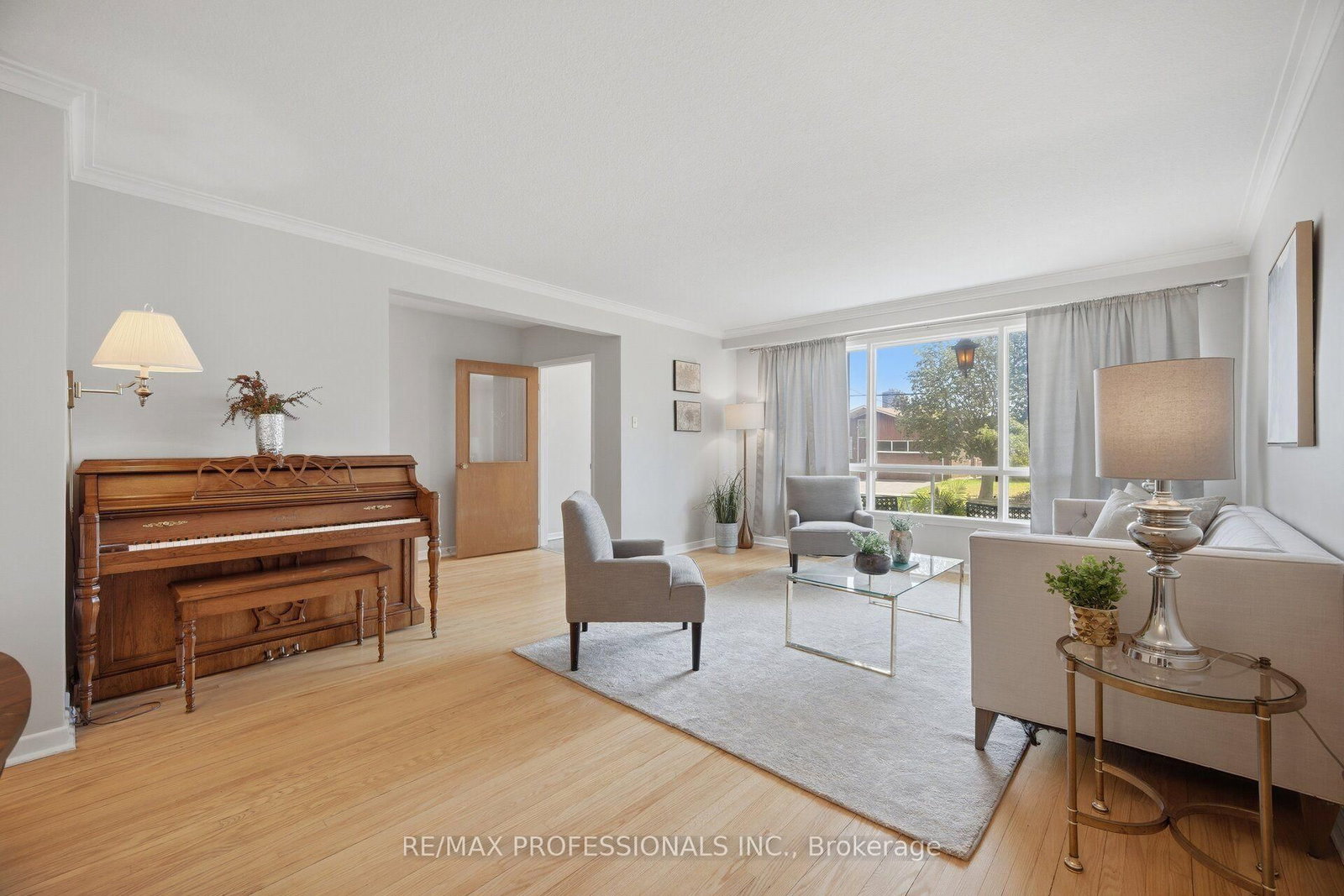 90 Peckham Avenue • Toronto, ON photo 7