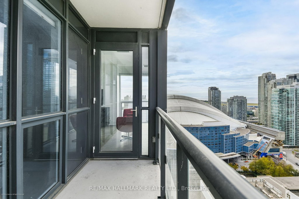 2712 - 300 Front Street W 4
