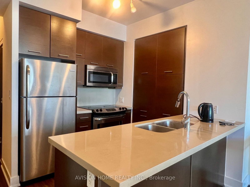 410 - 26 Norton Avenue