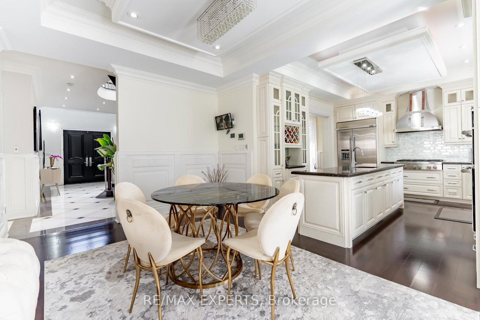 9 Calderon Crescent • Toronto, ON photo 12