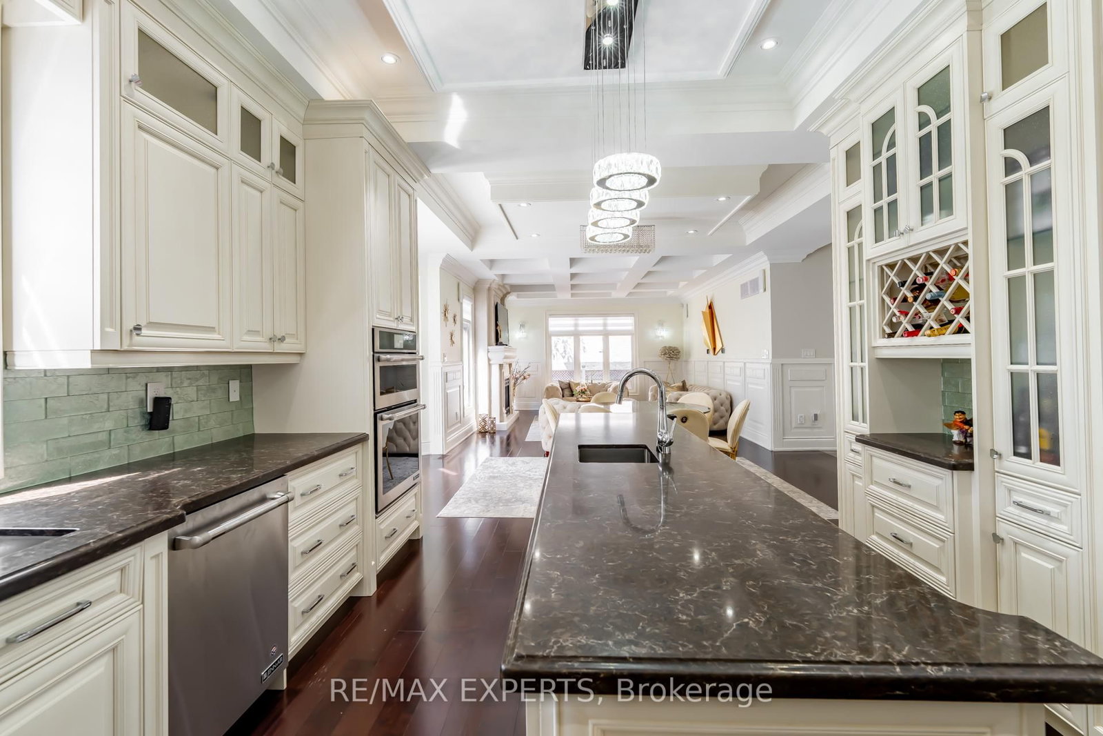 9 Calderon Crescent • Toronto, ON photo 9