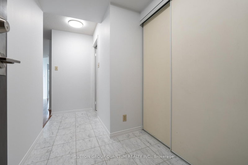 2113 - 10 Yonge Street