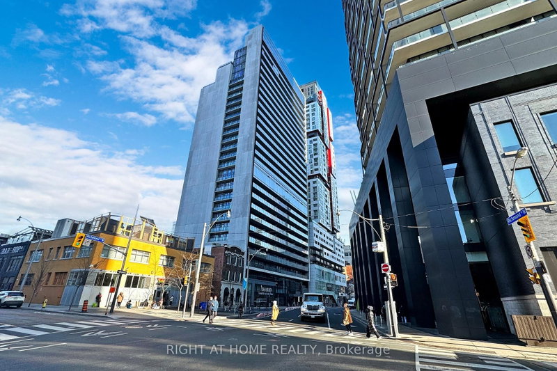 209 - 330 Richmond Street W