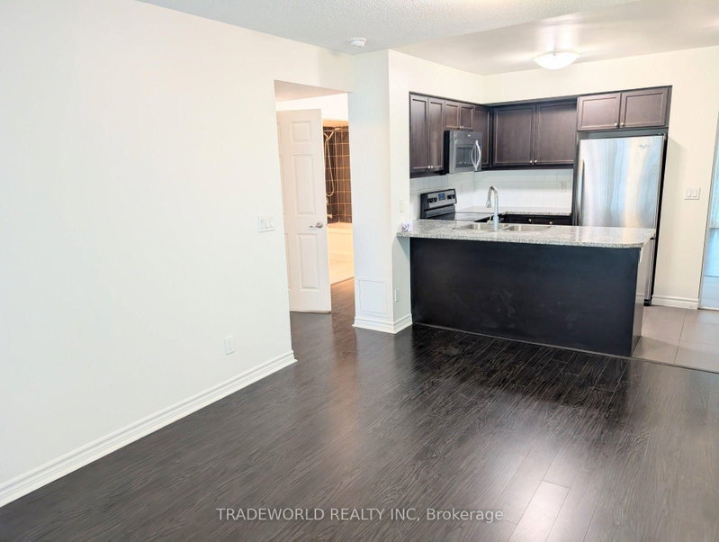 907 - 19 Grand Trunk Crescent