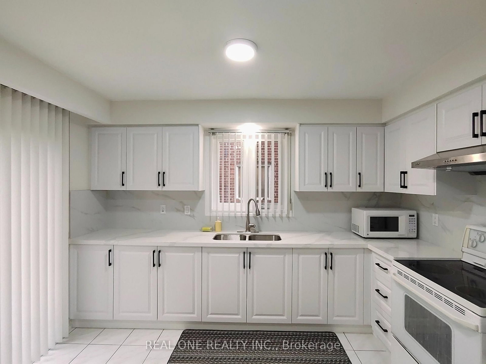 13 Mallaby Road • Toronto, ON photo 3