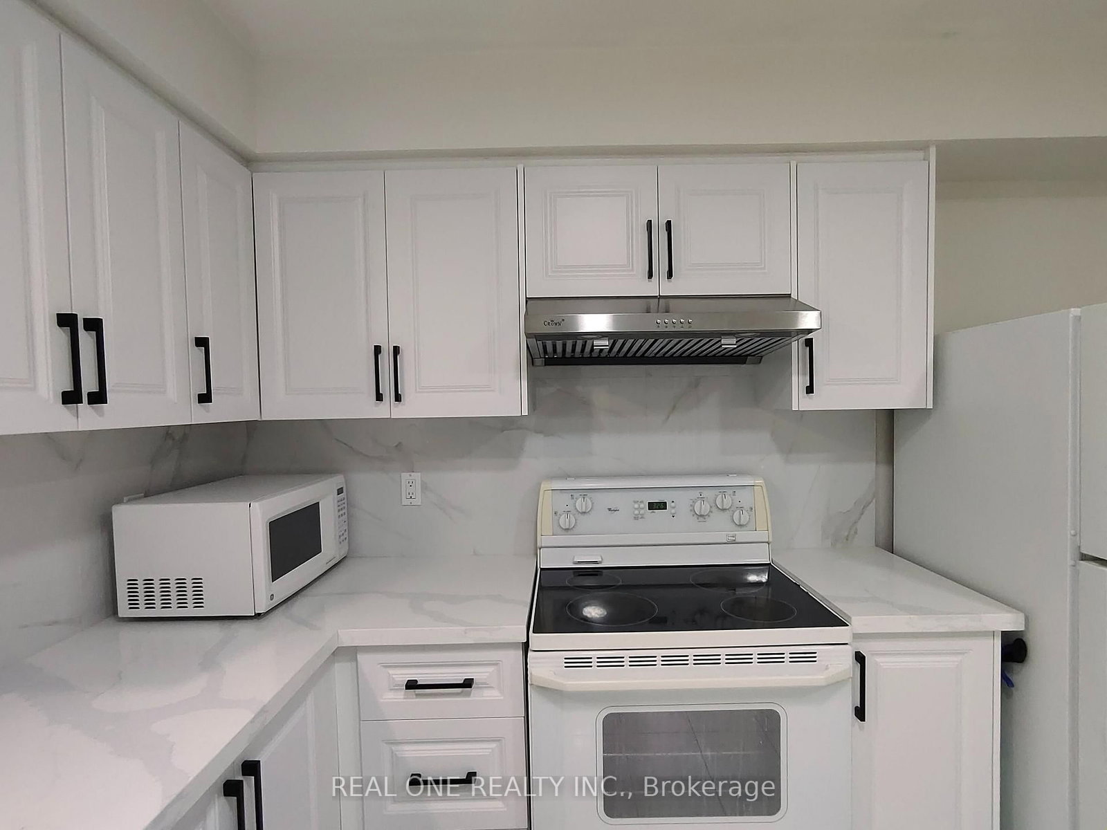 13 Mallaby Road • Toronto, ON photo 4