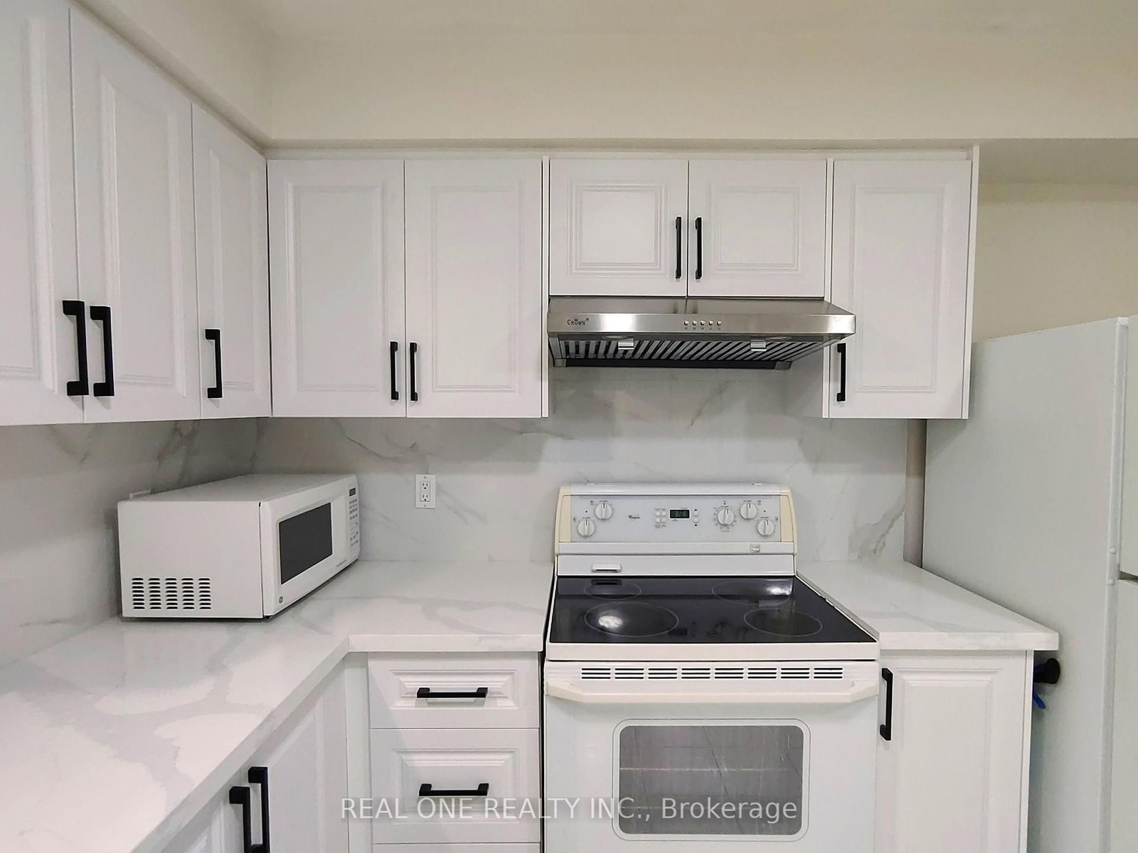13 Mallaby Road • Toronto, ON photo 5