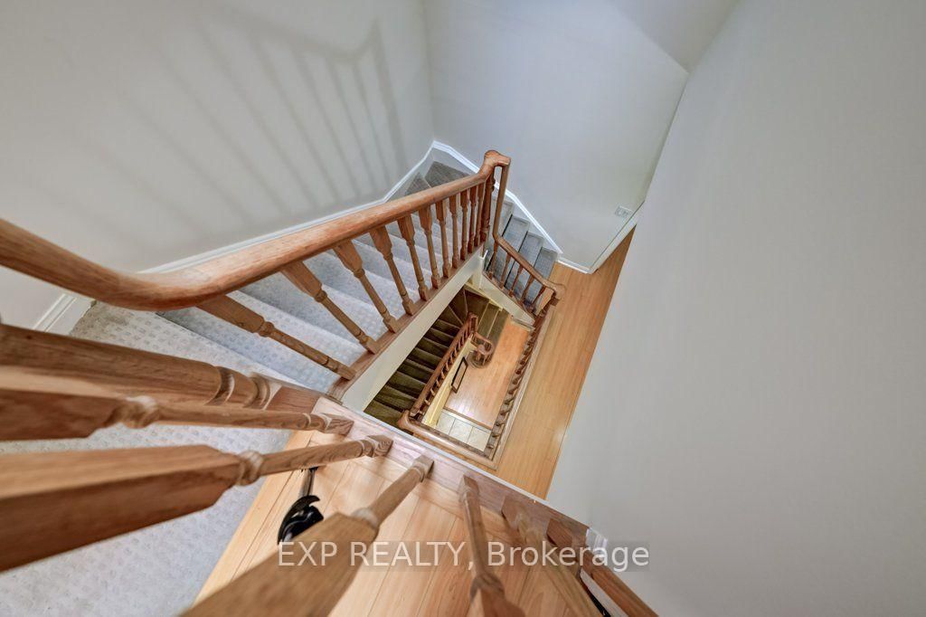 28 Sommerset Way • #1716 • Toronto, ON photo 10
