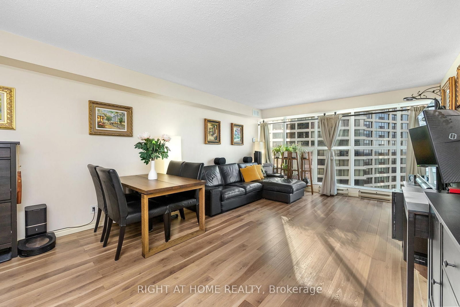 77 Harbour Square • #2306 • Toronto, ON photo 8