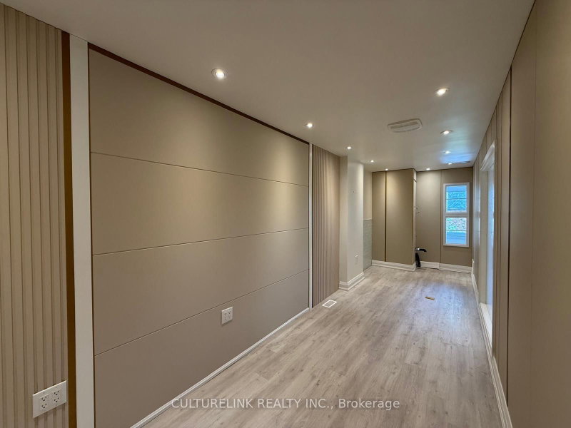 5509 Yonge St photo 2