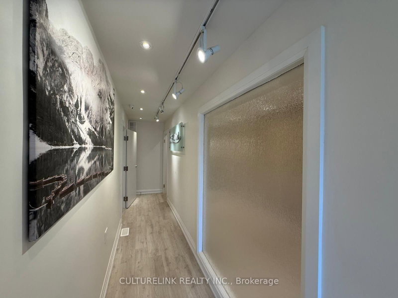 5509 Yonge St photo 5