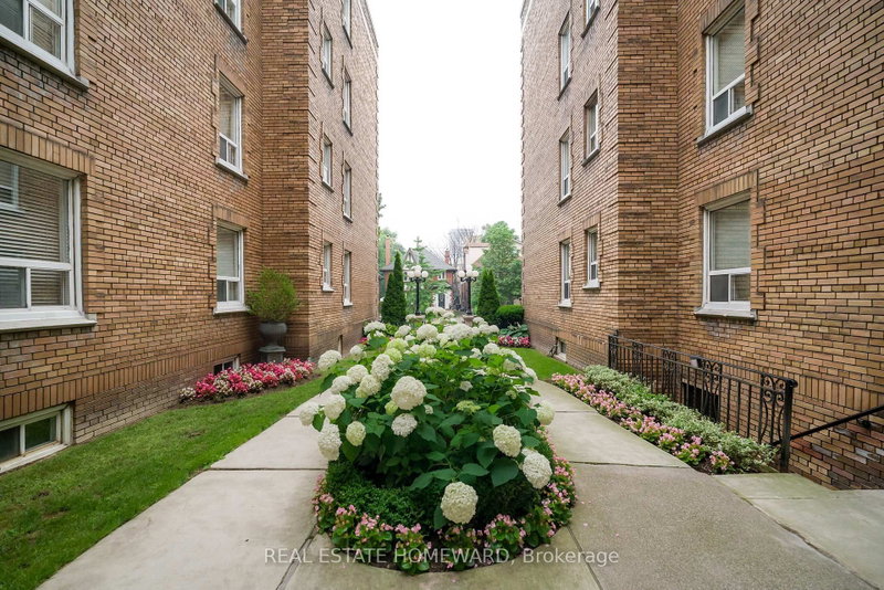 206 - 100 Oriole Parkway