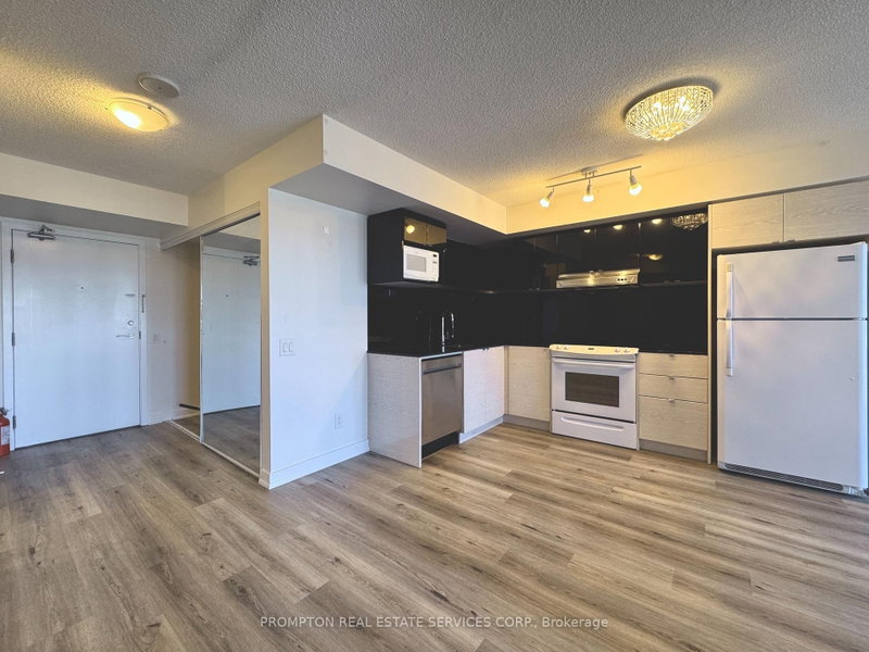 612 - 72 Esther Shiner Boulevard