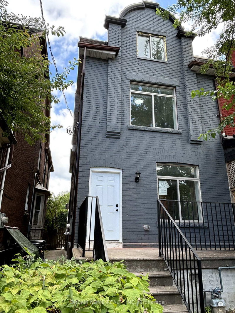 B02 - 643 Bathurst Street