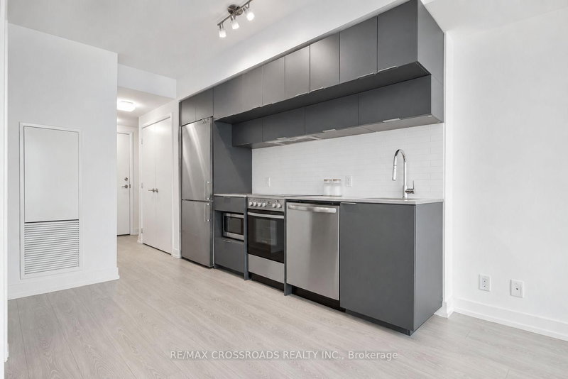 1815 - 181 Dundas Street E