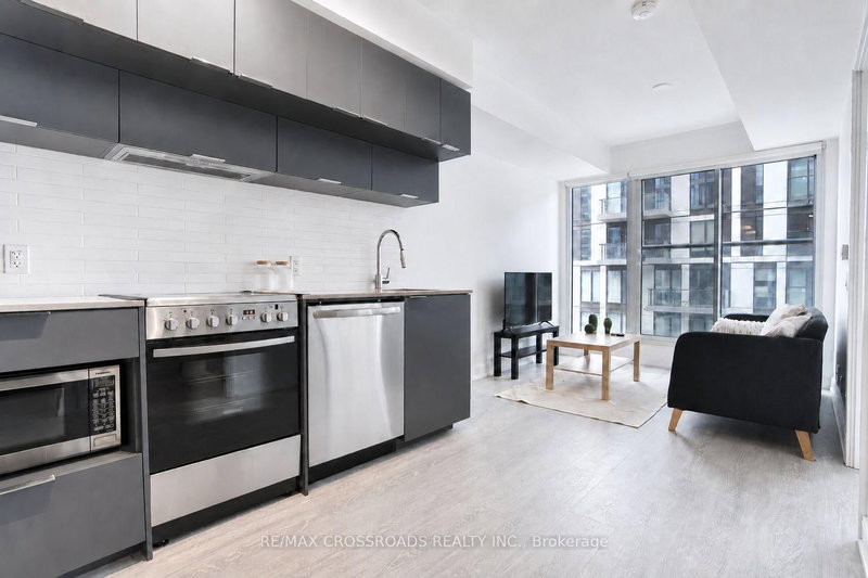1815 - 181 Dundas Street E
