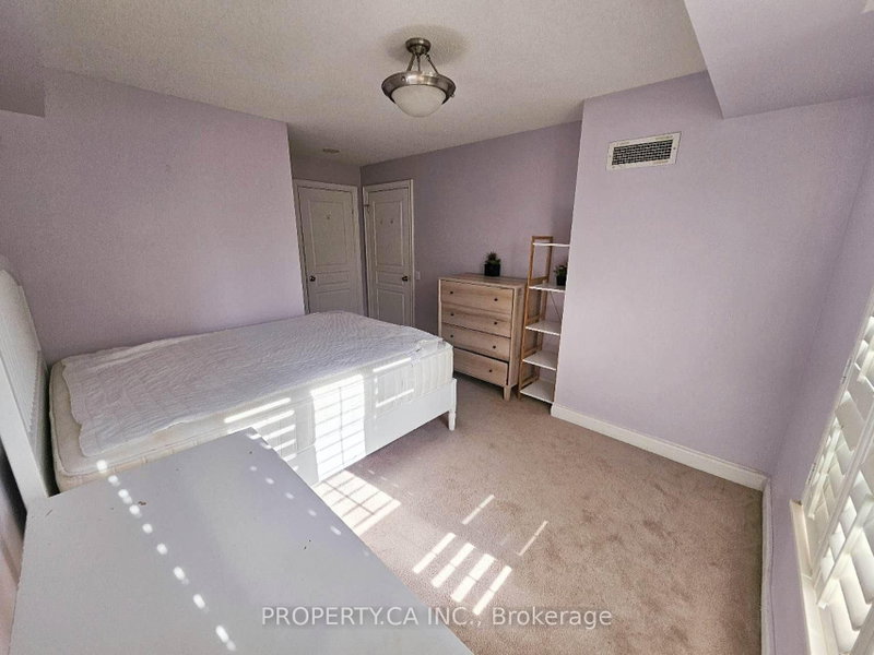 708 - 10 Northtown Way