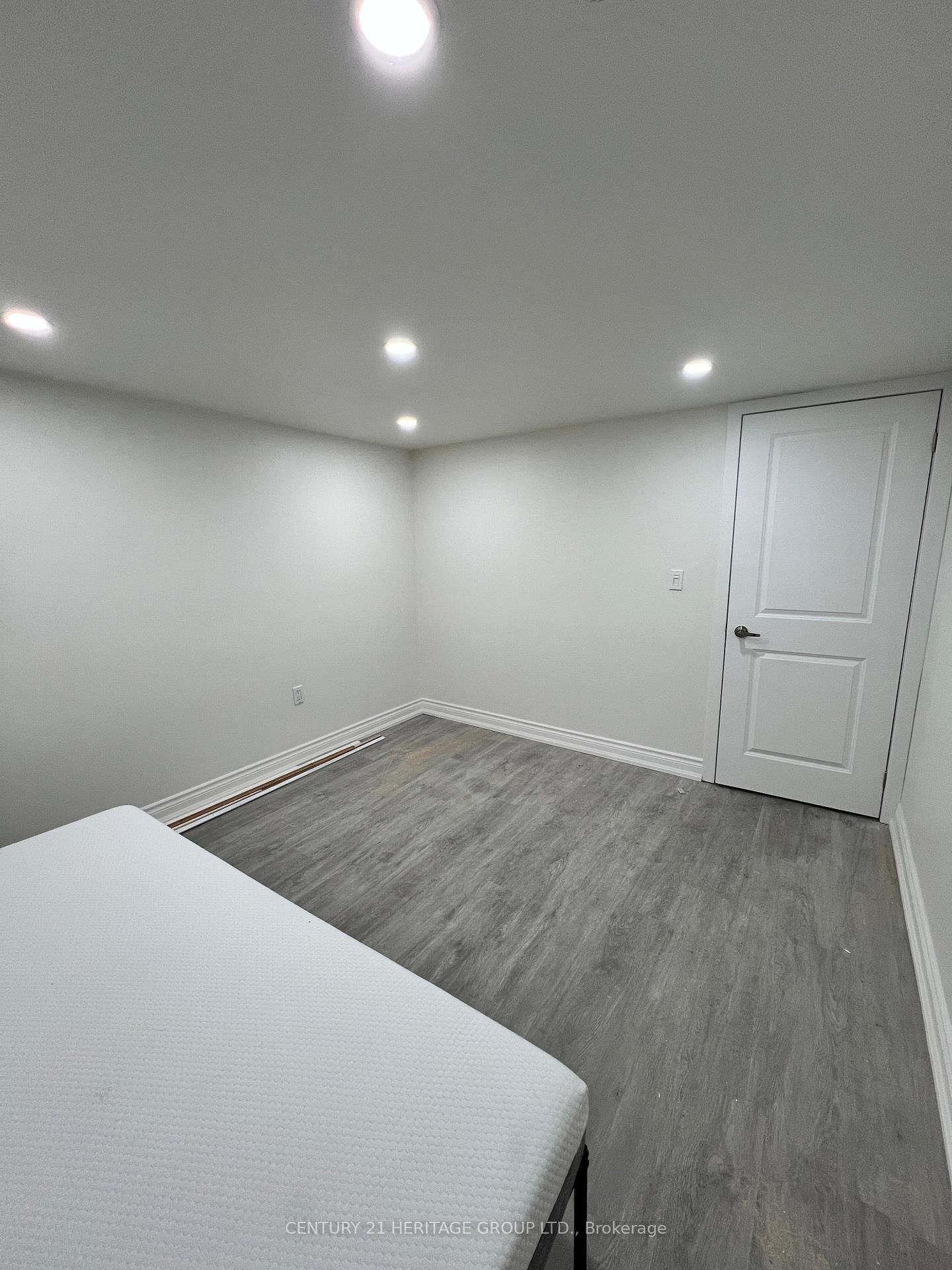 Bsmt - 91 Kingslake Road, Toronto 4