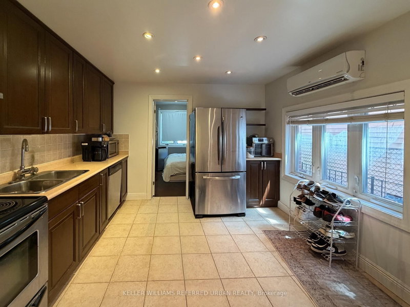 Main - 429 Ossington Avenue