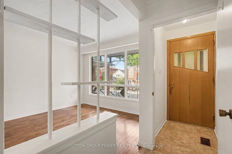 164 Robina Avenue W