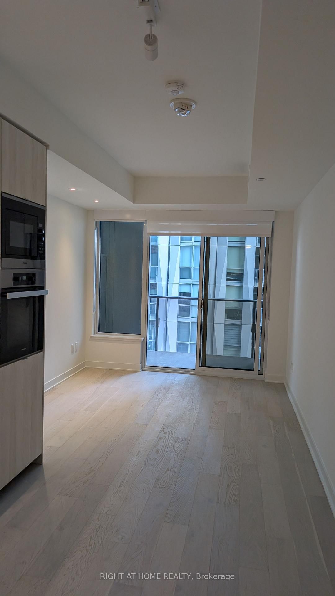11 Yorkville Avenue, Unit 1108 - Photo 11