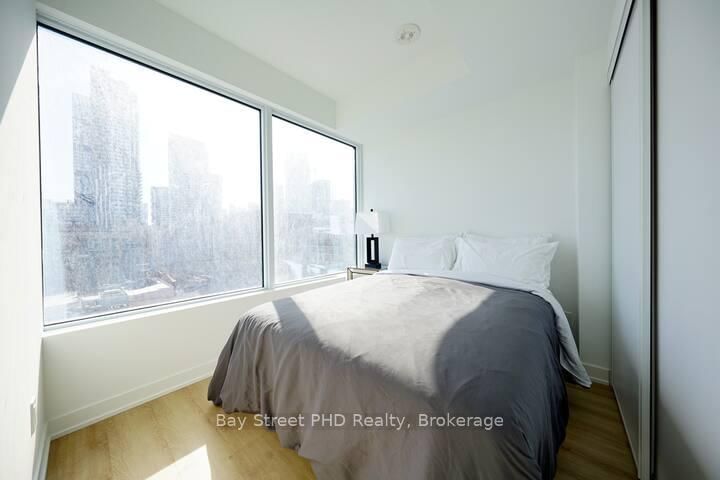 812 - 319 Jarvis Street