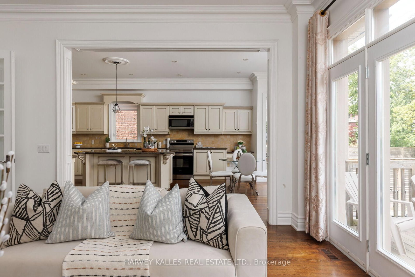 188 Florence Avenue • Toronto, ON photo 15