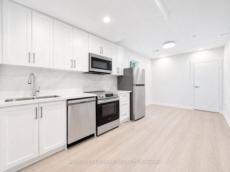 201 - 414 Dundas Street W