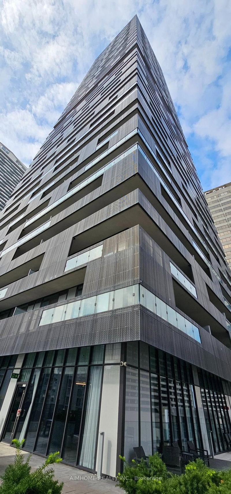 1711 - 8 Eglinton Avenue E